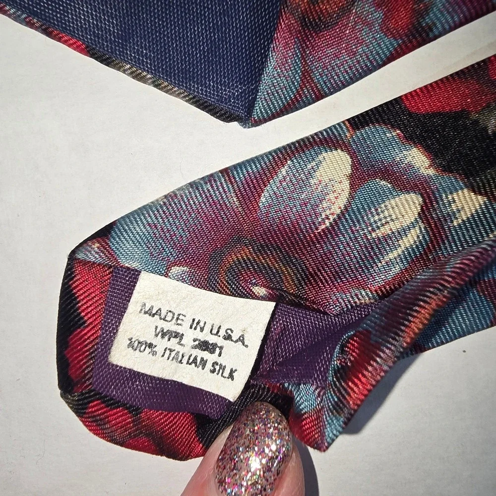 VINTAGE  Black‎ with Roses Woodward Tie100% Italian Silk Made in U.S.A.